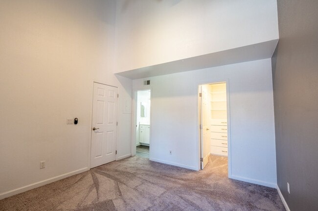 Building Photo - 4943 S Carson St