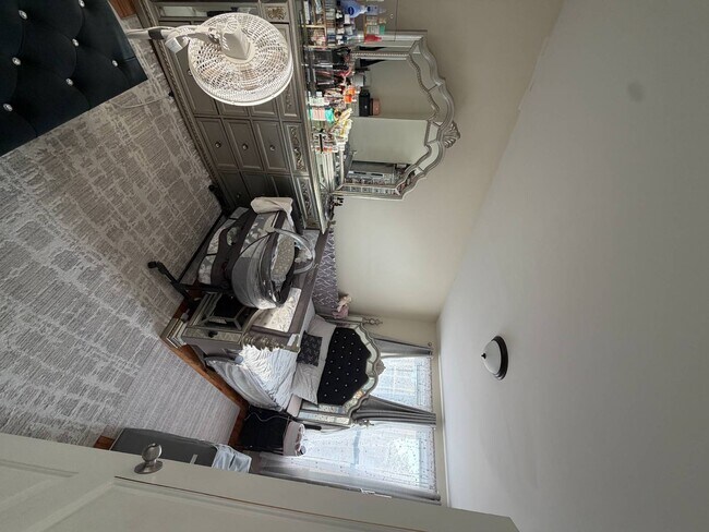 Building Photo - 1141 Beach Ave