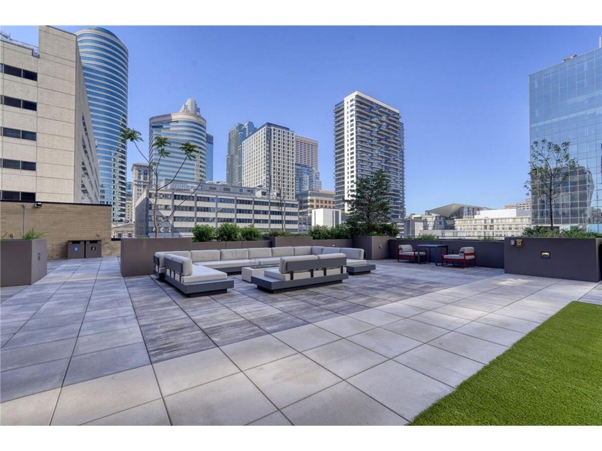 Building Photo - 121 Washington Ave S