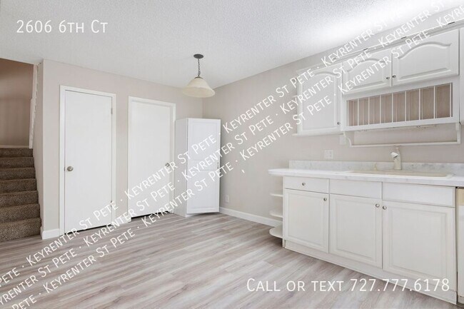 Building Photo - 2606 6th Ct
