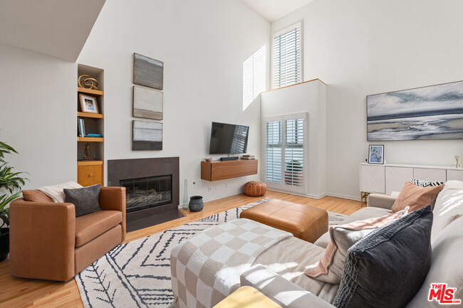 Building Photo - 843 17th St