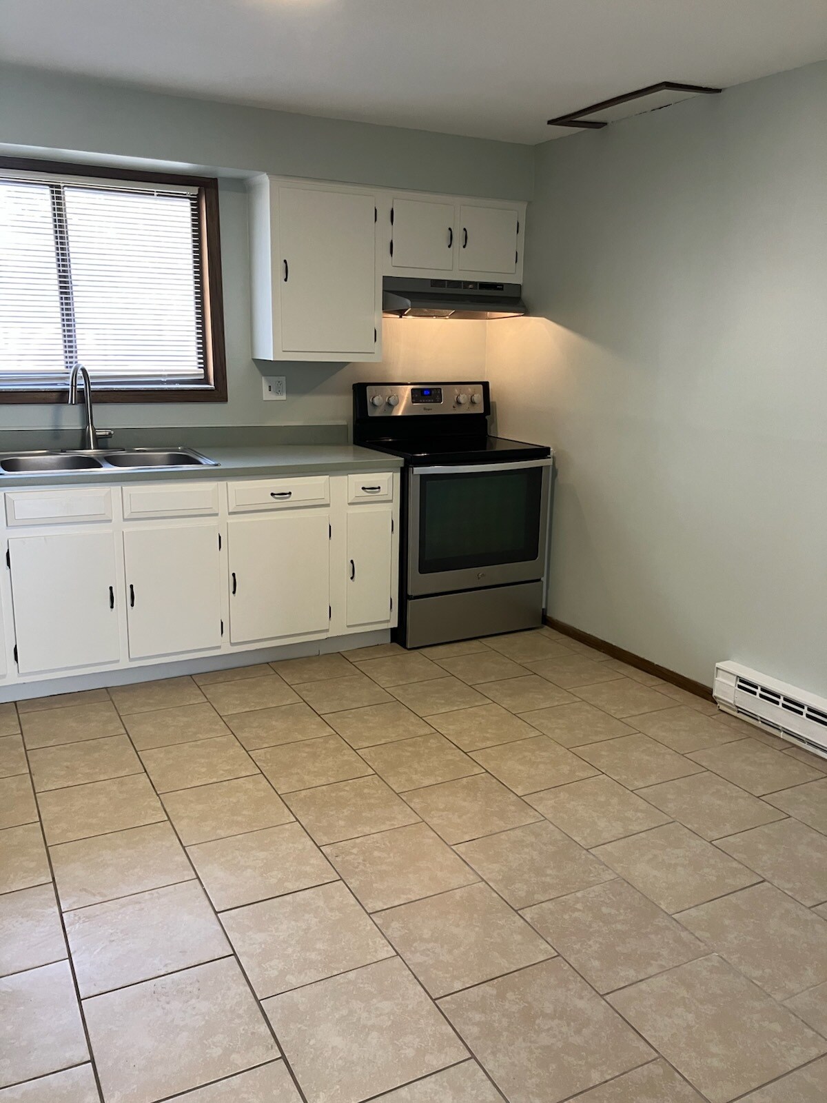 Building Photo - 370 Villabrook Dr