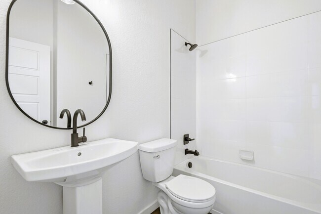 Building Photo - 191 Diamond Dr