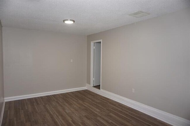 Building Photo - 5353 Scrivener Dr