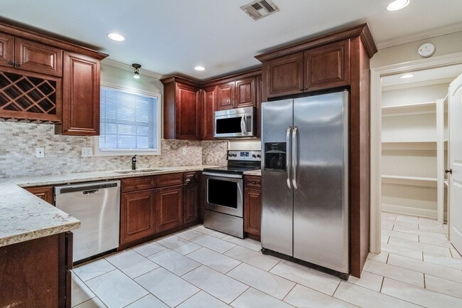 Building Photo - BEAUTIFUL HOME LOCATED ON TOLSON ROAD!