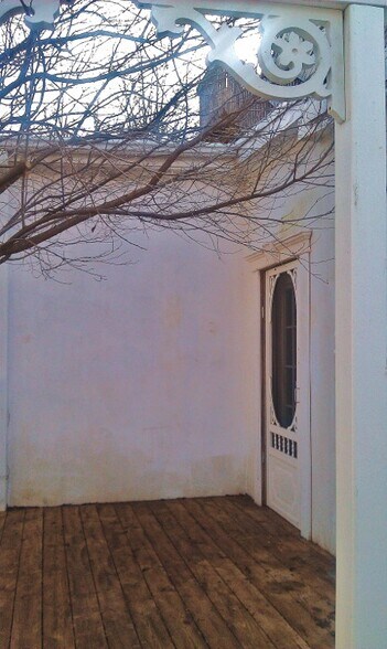 shady Private deck off bedroom - 657 South Sumneytown Pike