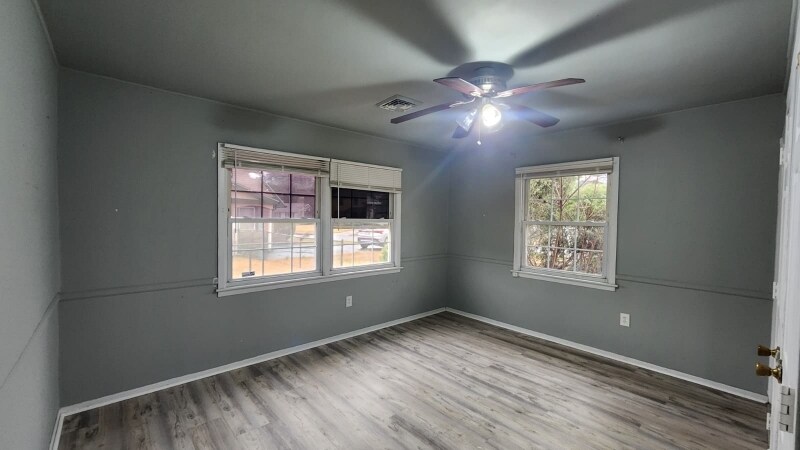 Building Photo - 20 Sussex Dr