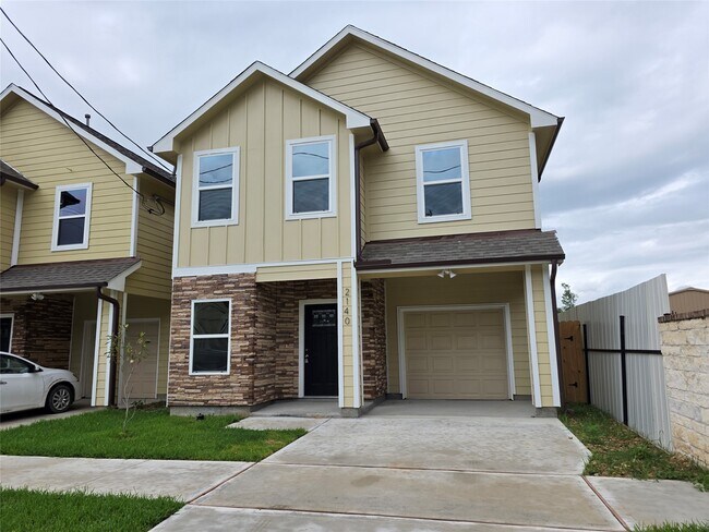 Building Photo - 2142 De Soto St