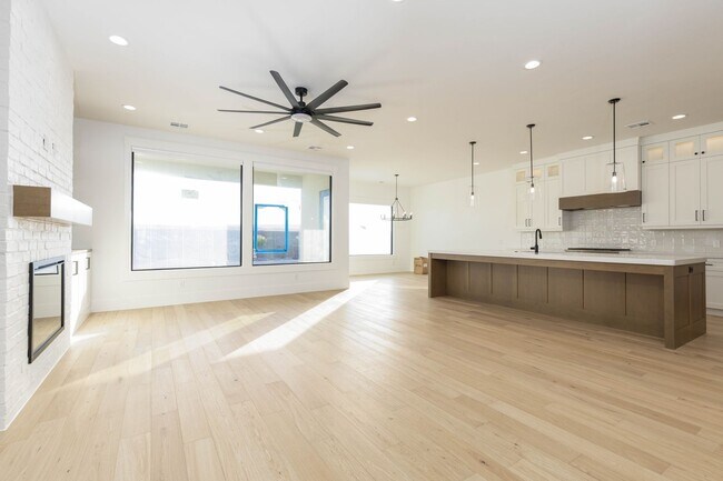 Building Photo - Brand New 6 Bed 4 Bath Rental with pool Near Sand Hollow!