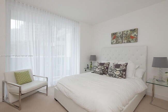 Building Photo - 200 S Biscayne Blvd