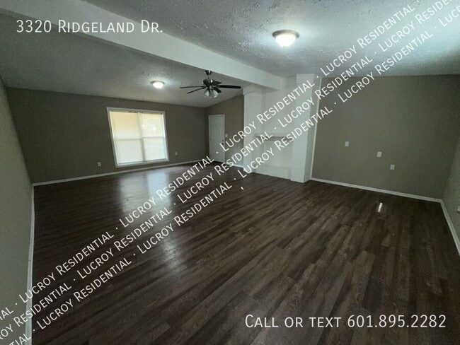 Building Photo - 3320 Ridgeland Dr