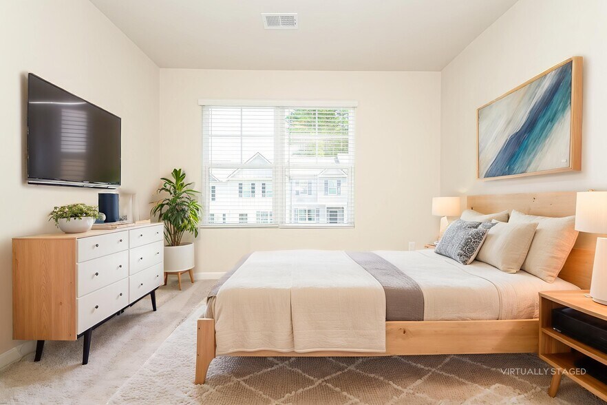 Building Photo - 3575 Saratoga Cir