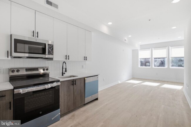 Building Photo - 2330 N 16th St
