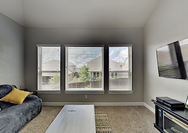 Building Photo - Spacious 4-Bedroom Ranch-Style Rental with...