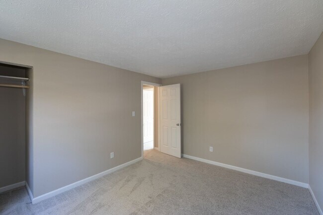 Building Photo - 4 bed 2.5 bath 2 story home with full deck located in Decatur Township