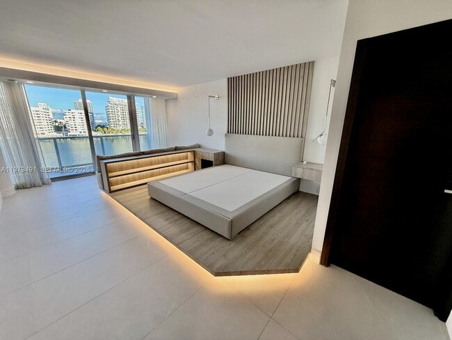 Building Photo - 900 Bay Dr