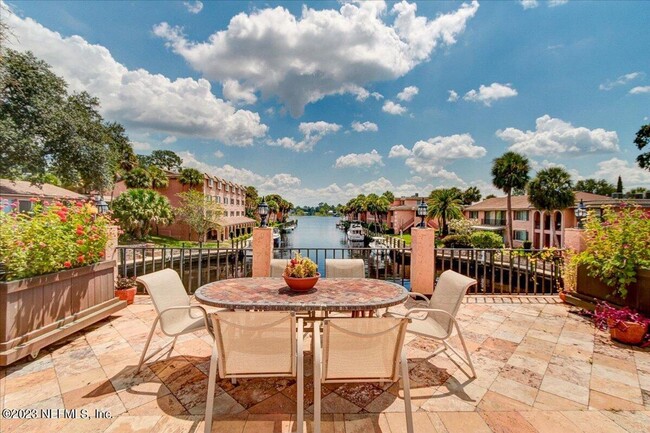 Building Photo - This beautifully remodeled 2 bedroom, 2 ba...