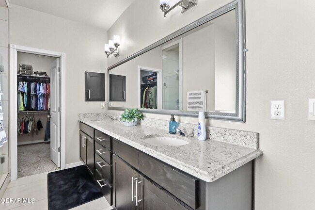 Building Photo - 629 Guy Meyers