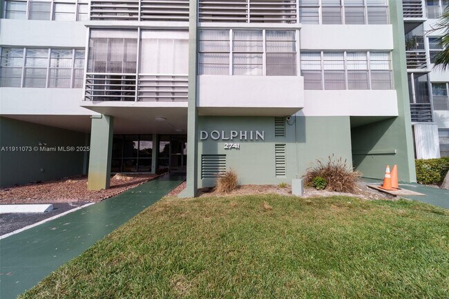 Building Photo - 2741 Taft St