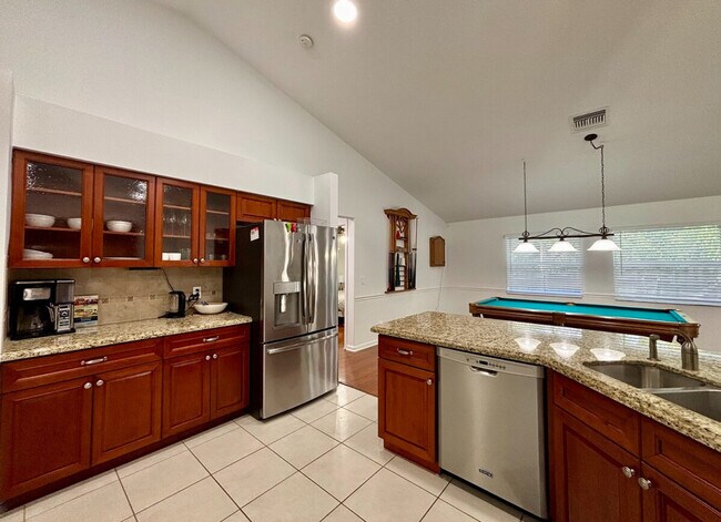 Building Photo - 13885 Sheffield St