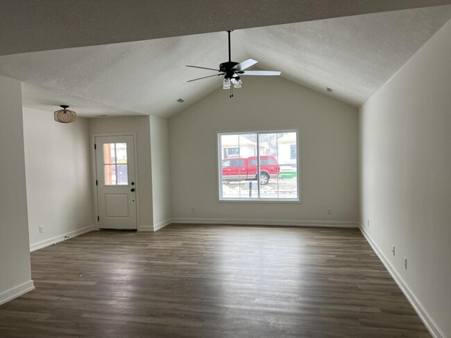 Building Photo - 7700 N Rainbow Dr