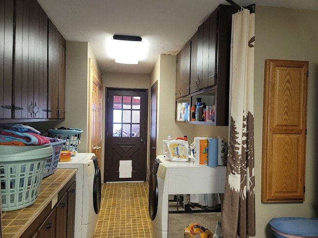 Building Photo - 1040 Budge Dr