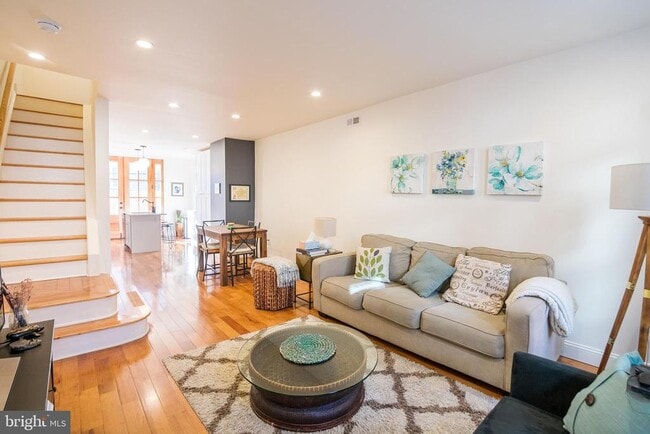 Building Photo - 2246 Sears St