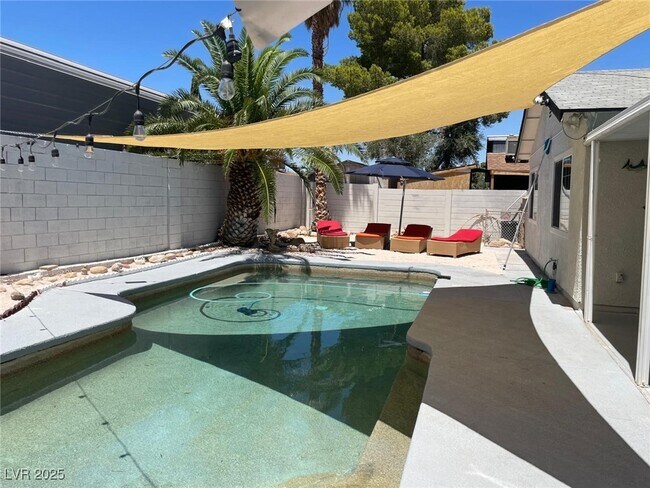 Building Photo - 5415 Oxbow St