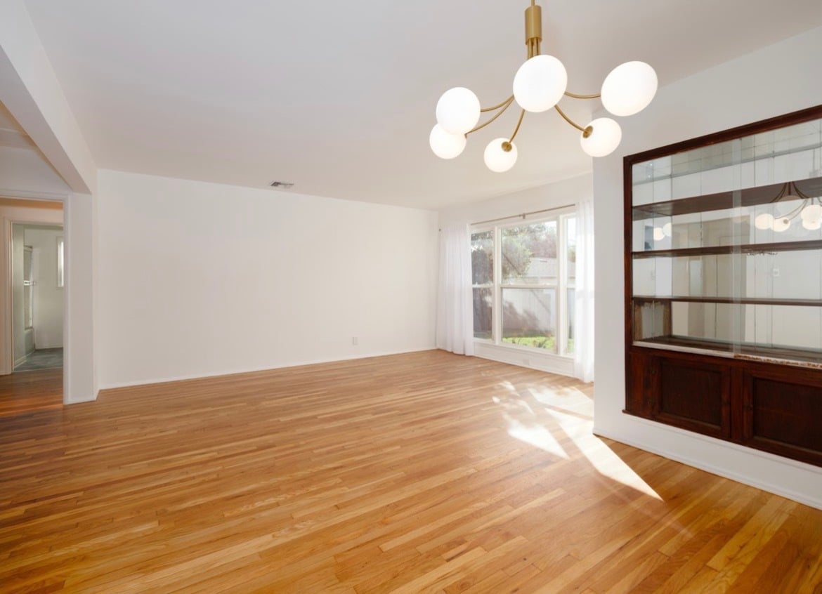 Building Photo - 8123 Lindley Ave