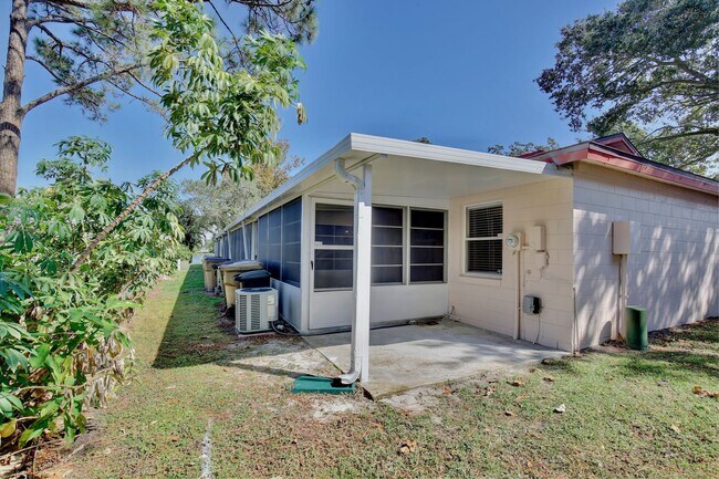 Building Photo - Beautifully Remodeled 1 bed 1 bath Villa n...