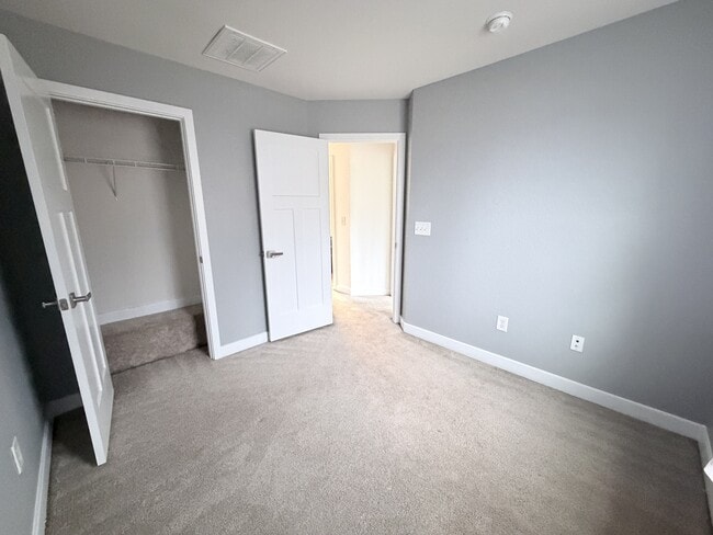 Building Photo - 221 Brittlebrush Dr