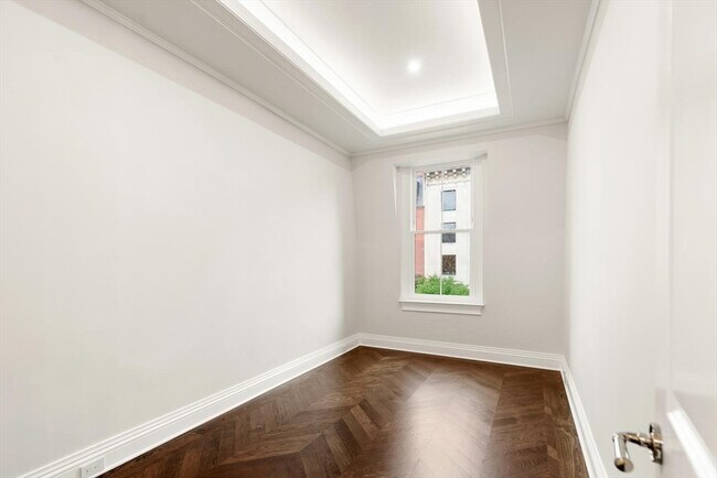 Building Photo - 121 Newbury St