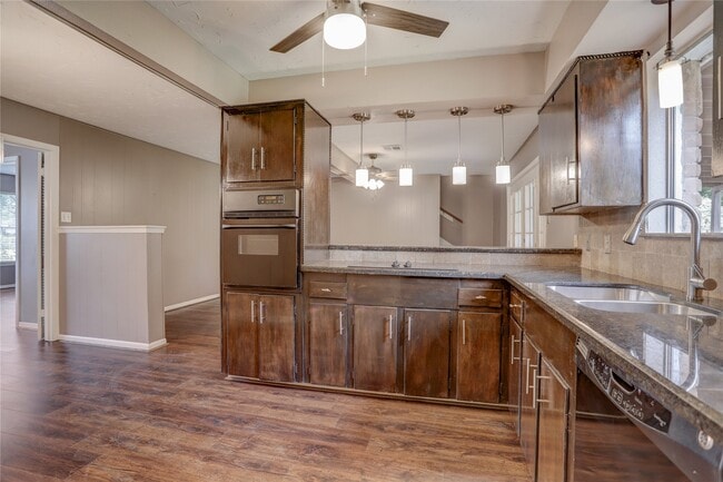 Building Photo - 9631 Fairdale Ln