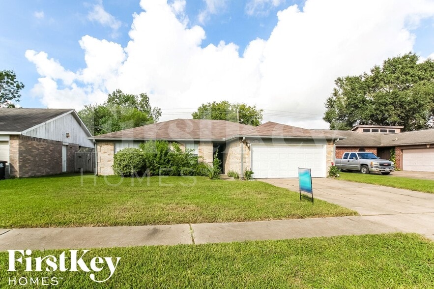 Building Photo - 16710 Lonesome Quail Dr