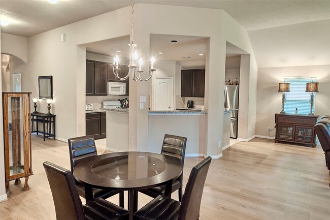 Building Photo - 26418 Green Heron Dr