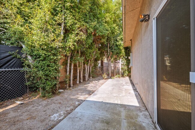 Building Photo - 6208 Pembroke Dr