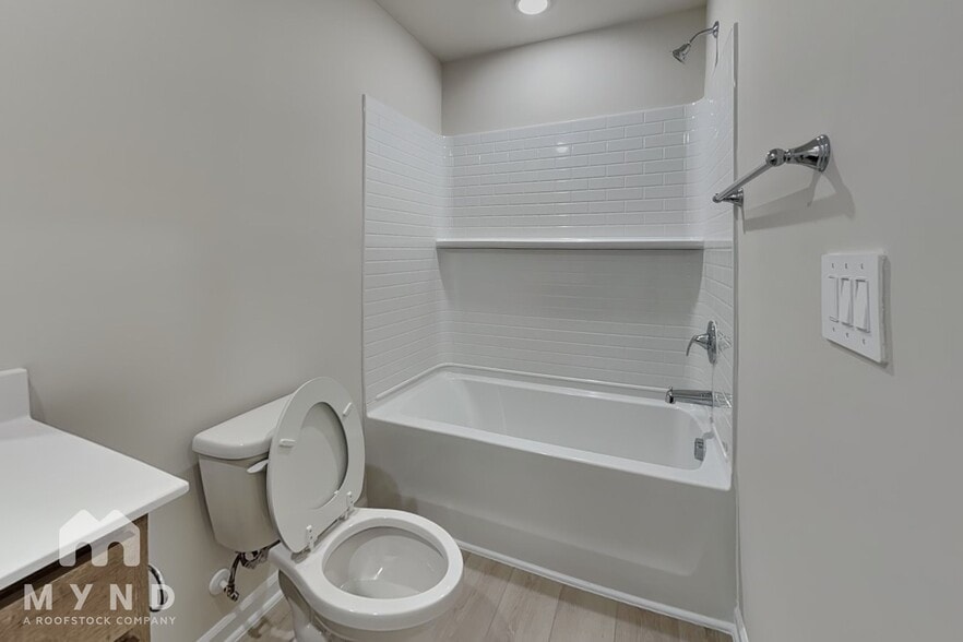 Building Photo - 3512 Rosebush Dr