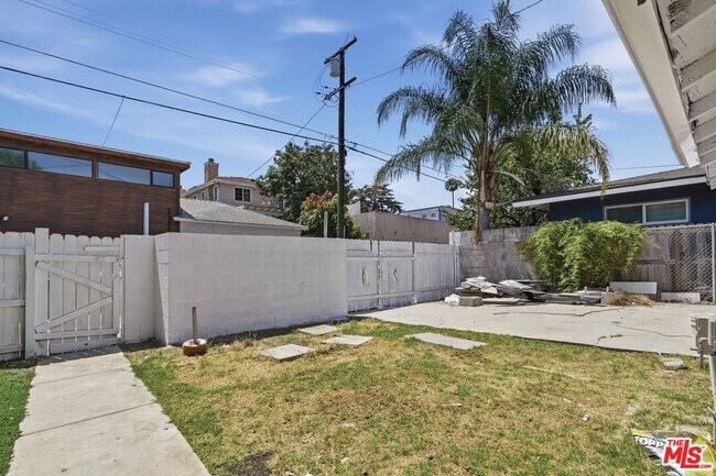 Building Photo - 2938 Kansas Ave