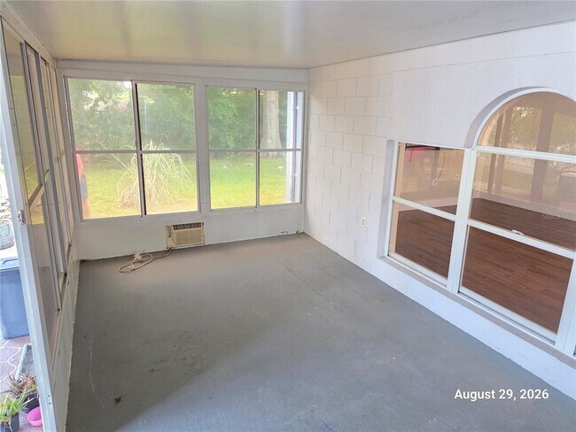 Building Photo - 834 Amidon St