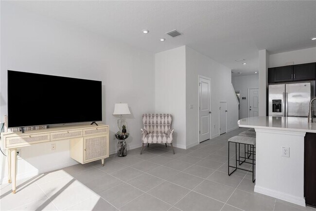 Building Photo - 6345 Willowside St