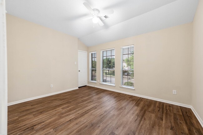 Building Photo - 1835 Taylor Creek Dr