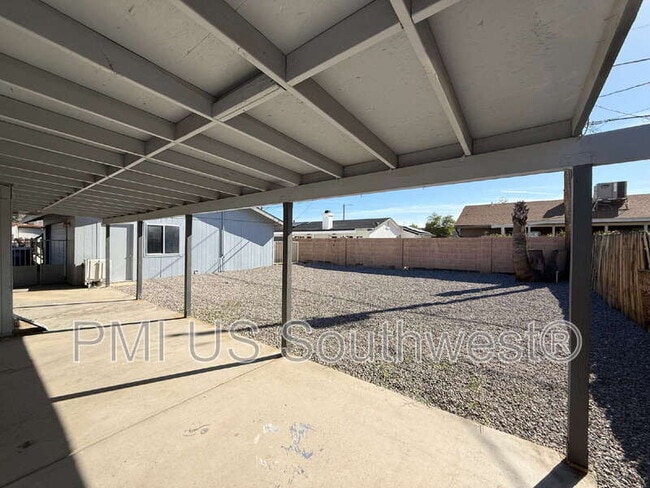 Building Photo - 664 Honeysuckle Rd