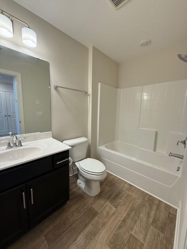 Building Photo - 5750 Dockside Dr