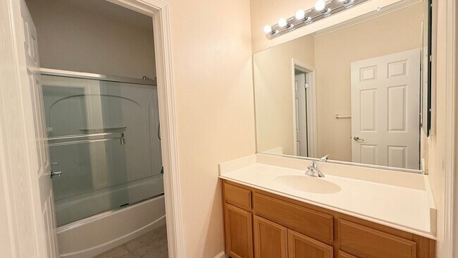 Building Photo - Beautiful 4BD/3BA, Two-Story Townhome in Alamo Creek, Danville- Available NOW!