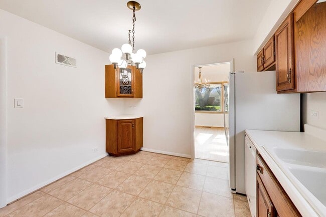 Building Photo - 8840 Keeler Ave