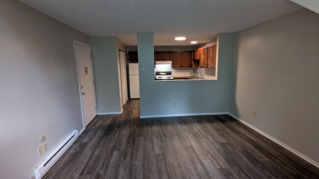 Building Photo - 819 Kerns Dr NE
