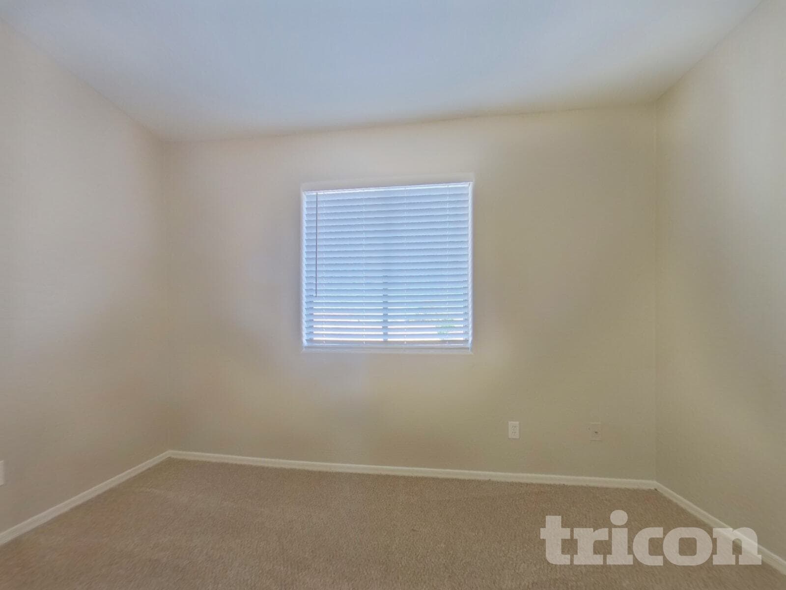 Building Photo - 11218 W Elm Ln