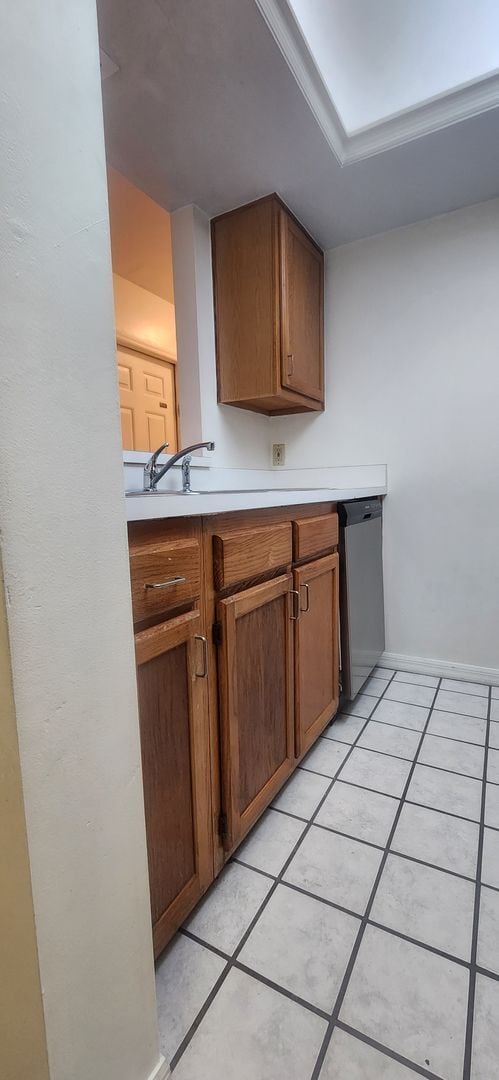 Building Photo - { ROCKWOOD VILLAS } 2/2 Town House Close t...