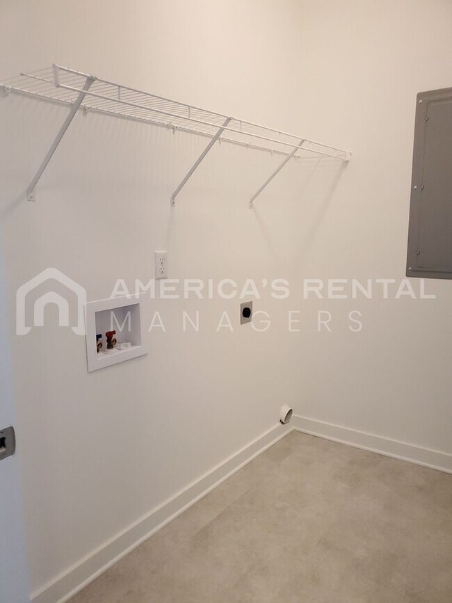 Building Photo - Bright, Airy Home or Rent in Clanton, AL!!! Available to View!