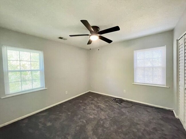 Building Photo - Harbison